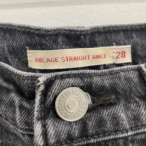 Levi's Ribcage Straight Ankle Jeans in Dark Gray - Picture 3 of 4